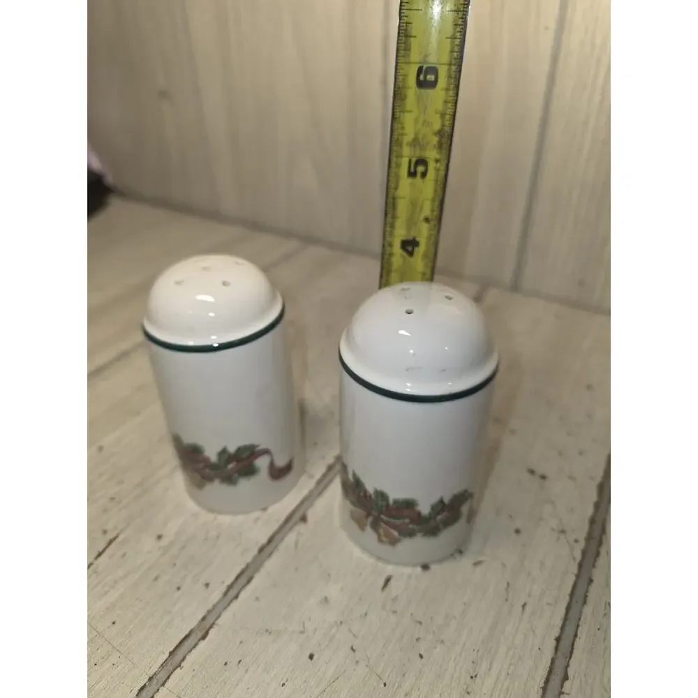 Vtg Victorian Christmas Holly Bells Salt & Pepper Shakers England Holiday READ